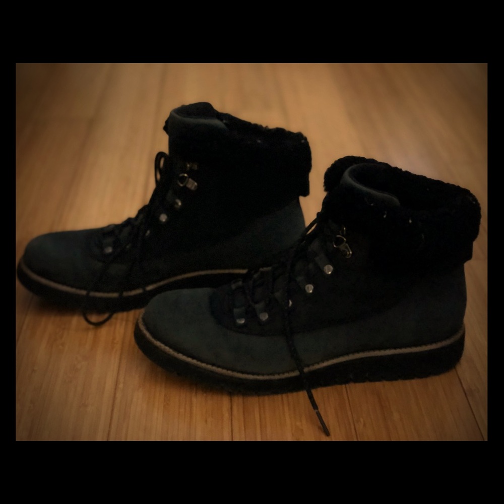 Waterproof Cole Haan books! Great condition!